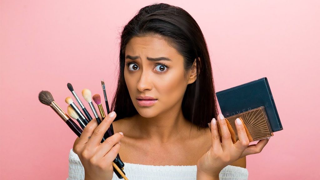 بعد از پاکسازی صورت از آرایشهای سنگین و محصولات مراقبت از پوست پرهیز کنید